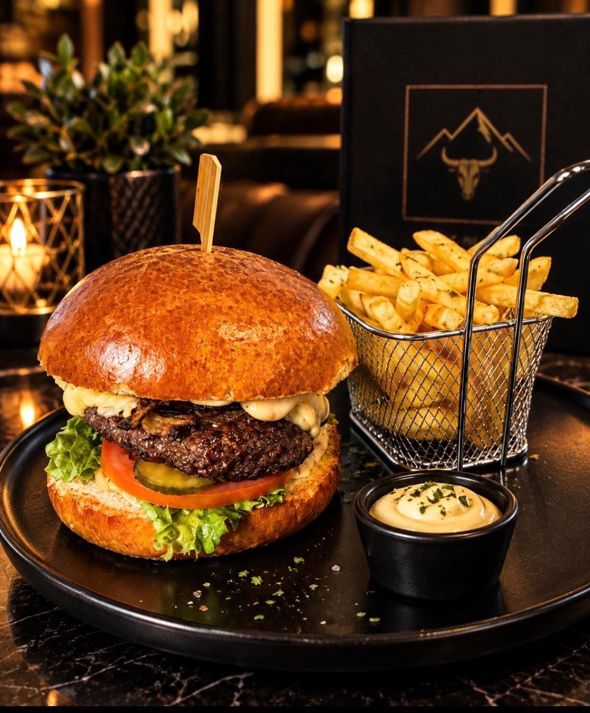 Rigi Burger mit Pommes Frites und Dip