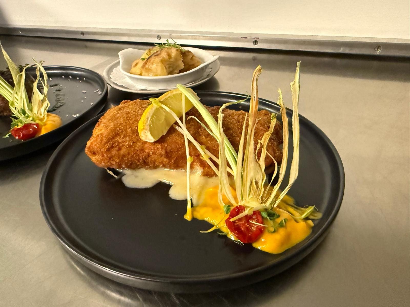 Cordon bleu mit Zitrone und Kartoffelgratin