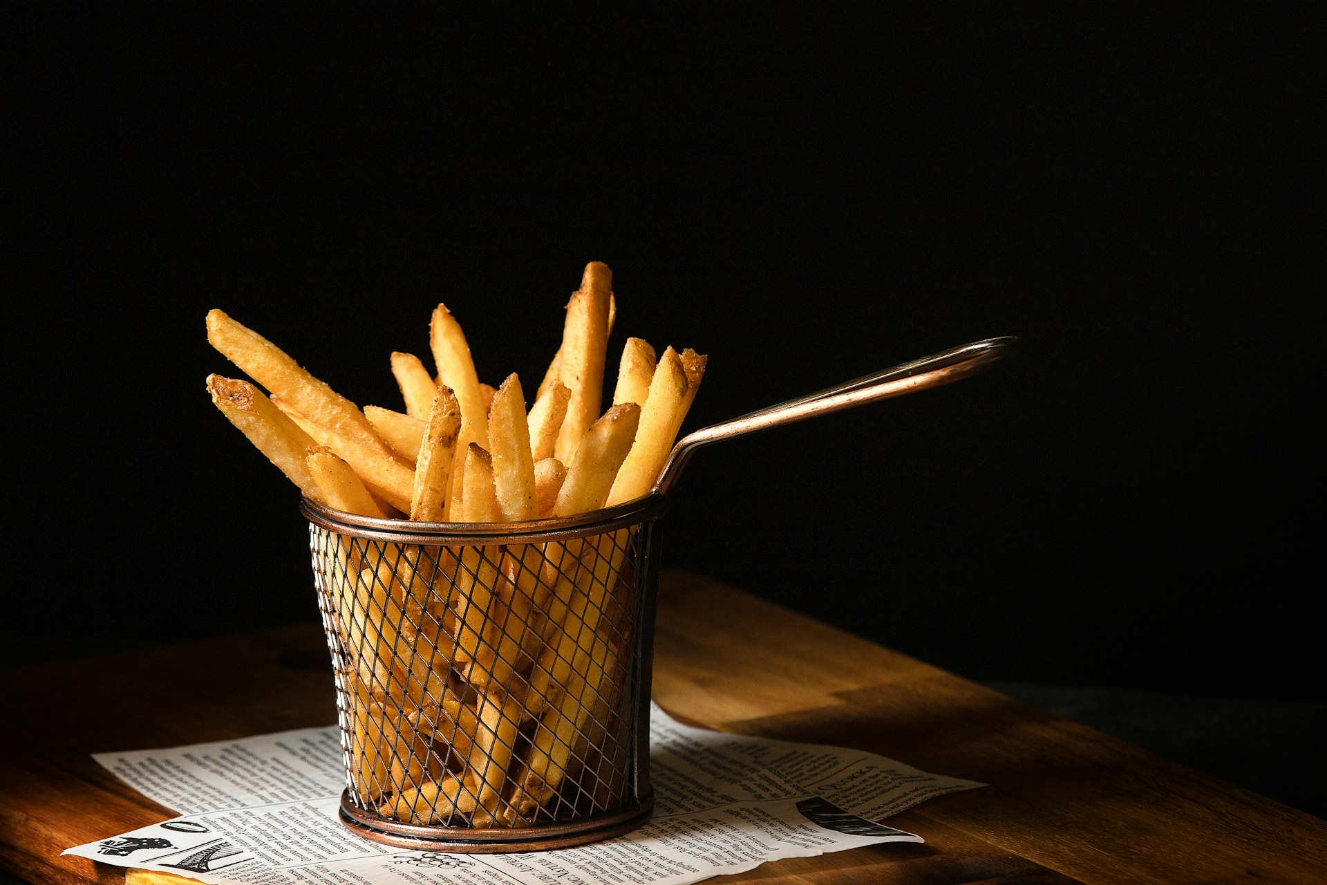 Beilagen: Pommes Frites, Grillgemüse und Saucen